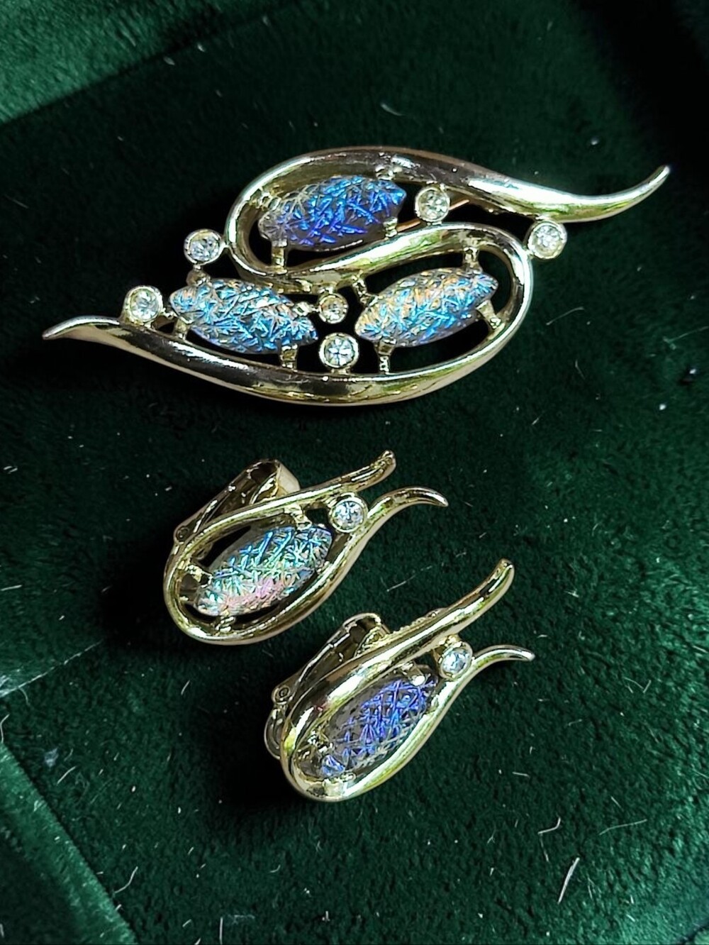 Vintage Emmons Iridescent Brooch And Earrings Set